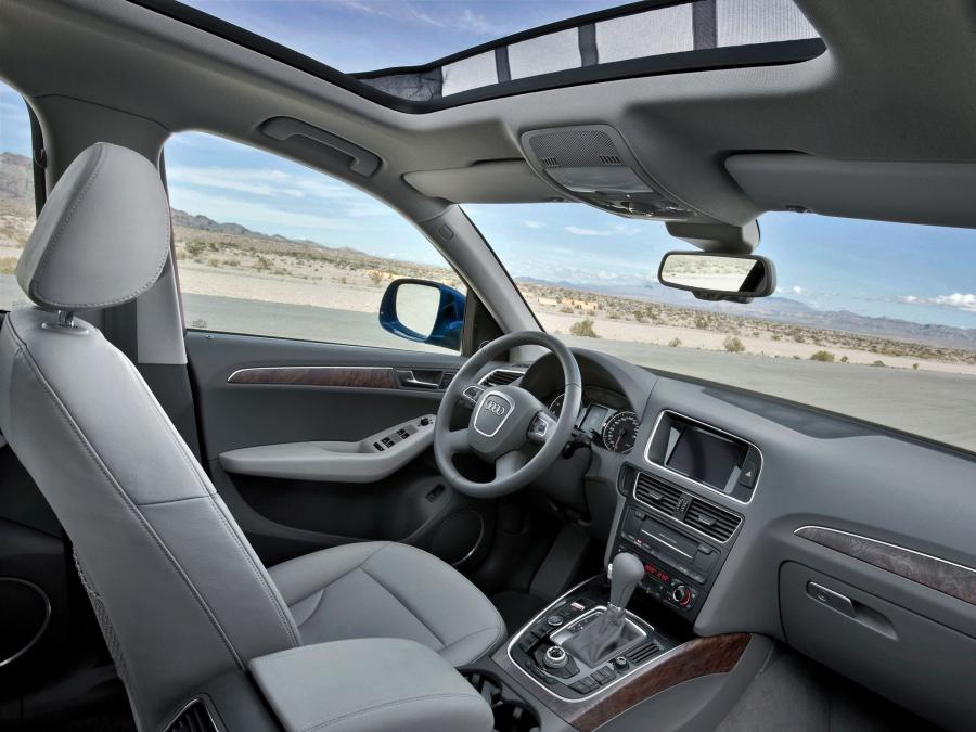 Интерьер Audi Q5 2.0T Quattro (8R) 2008 года  (фото 19 из 29)